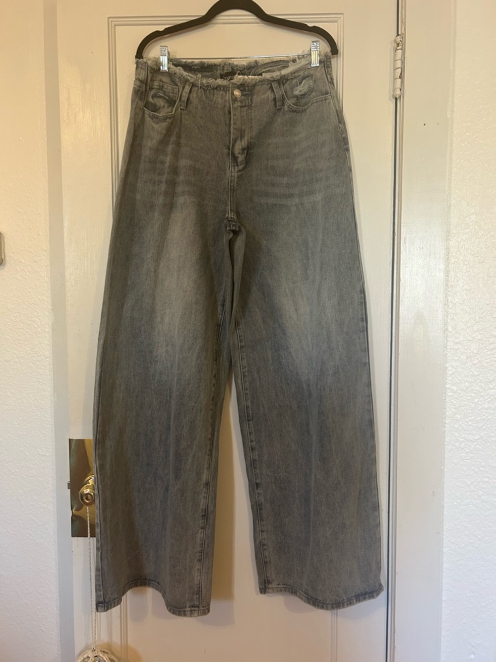 Boohoo Women’s  Relaxed Wide-Leg Washed Jeans